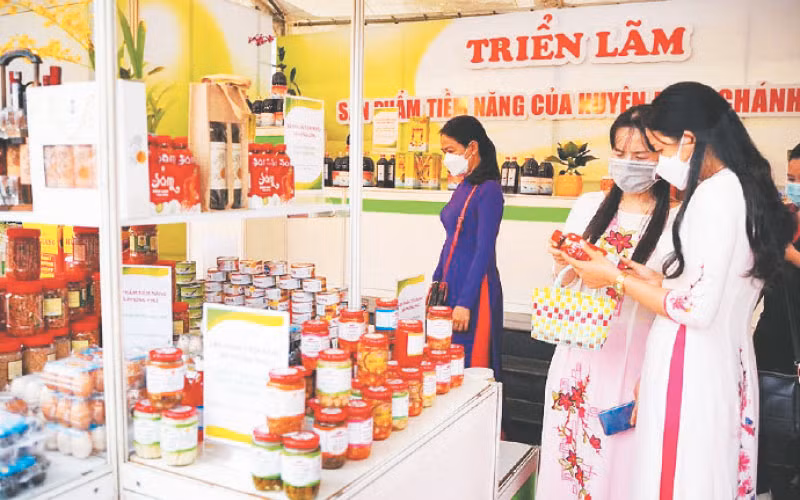 Trưng bày các sản phẩm tiềm năng của huyện Bình Chánh năm 2022. 
