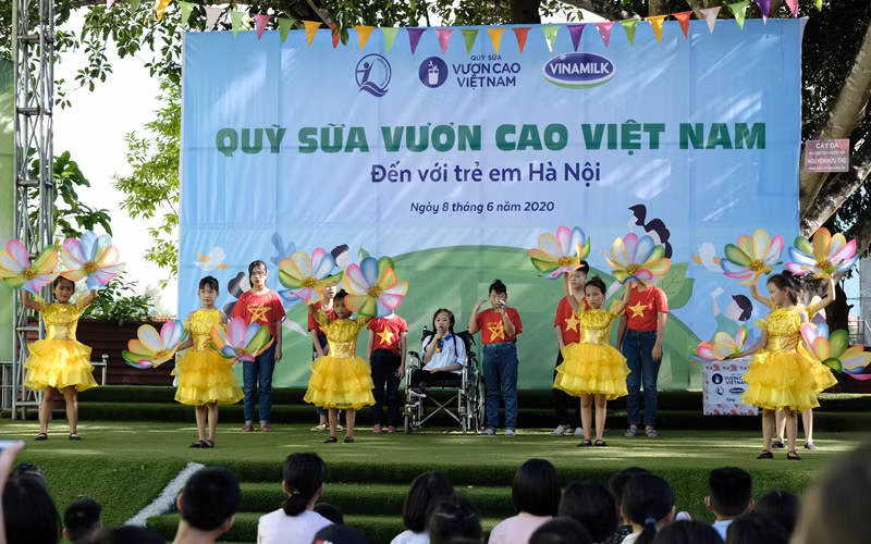 Quỹ sữa Vươn cao Việt Nam tiếp tục hành trình xuyên dịch đến với trẻ em gặp khó khăn -0