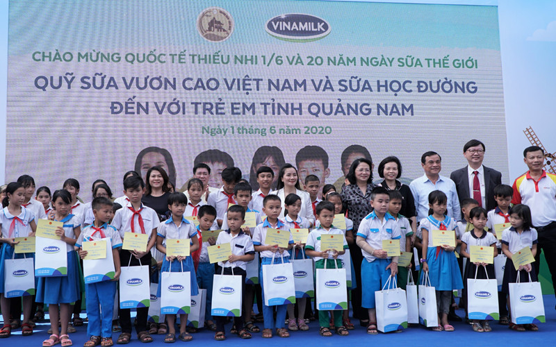 Quỹ sữa Vươn cao và hành trình xuyên mùa dịch đến với trẻ em gặp khó khăn ảnh 2 Quỹ sữa Vươn cao Việt Nam tiếp tục hành trình xuyên dịch đến với trẻ em gặp khó khăn -0