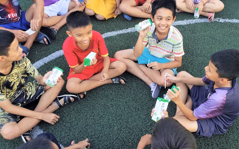 Quỹ sữa Vươn cao Việt Nam tiếp tục hành trình xuyên dịch đến với trẻ em gặp khó khăn -0