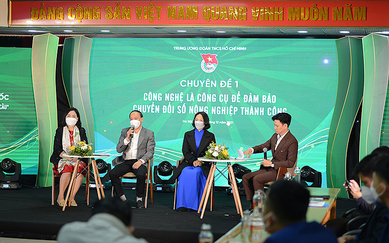 Đại diện các nhà quản lý, nhà khoa học, chuyên gia về chuyển đổi số, doanh nghiệp thành đạt chia sẻ kiến thức, kinh nghiệm kết nối cung – cầu trong nông nghiệp tại Diễn đàn. 