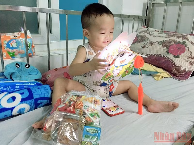 Nhiều chương trình đón Tết Trung thu đến với trẻ em tỉnh Kon Tum -0