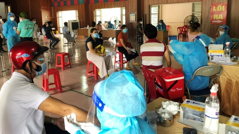 Tiêm vaccine cho người dân. Bình Dương rà soát số liệu người đã tiêm vaccine -0