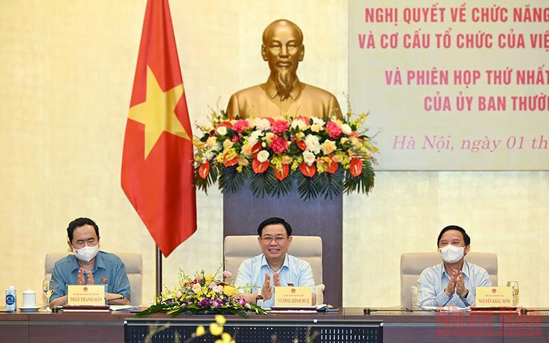Chủ tịch Quốc hội Vương Đình Huệ và các Phó Chủ tịch Quốc hội dự buổi lễ. (Ảnh: Duy Linh) Viện Nghiên cứu lập pháp cần gắn nghiên cứu với thông tin khoa học lập pháp -0