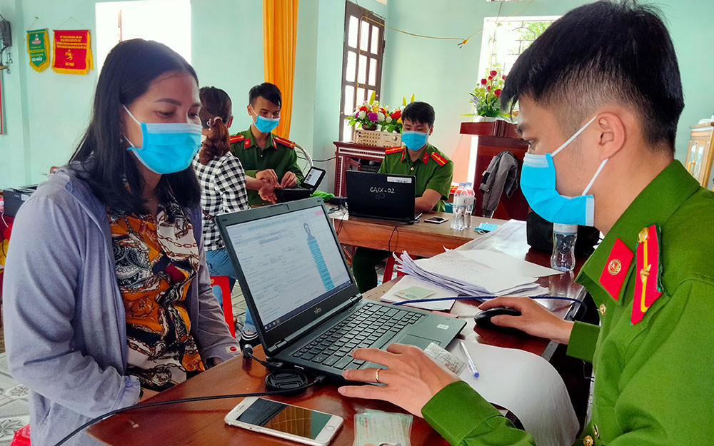 Hà Tĩnh phấn đấu cấp hoàn thành việc cấp CCCD trước kế hoạch do Bộ Công an đề ra. Về nơi Công an làm hết việc, không hết giờ -0