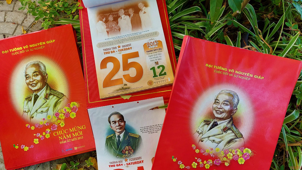 Bộ sách lịch về Đại tướng Võ Nguyên Giáp năm 2015 còn được nhiều ở Quảng Bình lưu giữ cẩn thận.