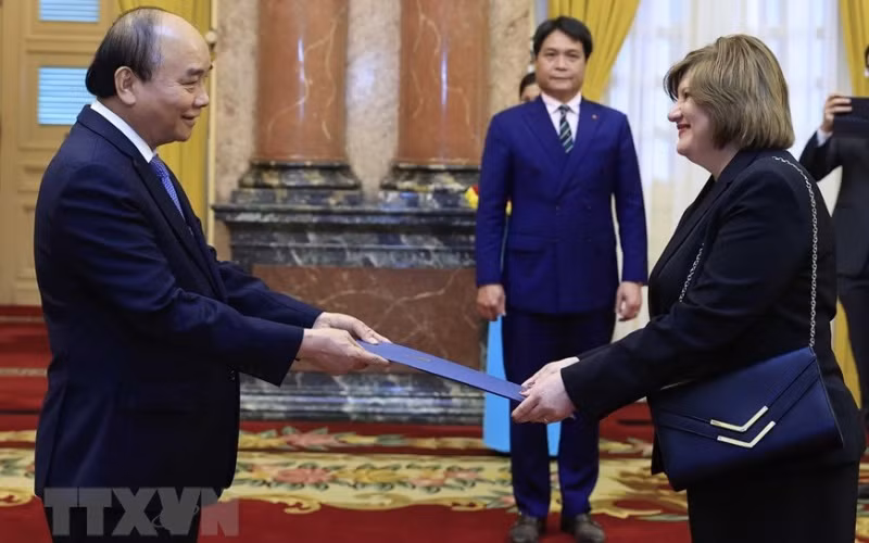 Chủ tịch nước Nguyễn Xuân Phúc tiếp Đại sứ Belarus, Đại sứ Ai Cập trình Quốc thư -0
