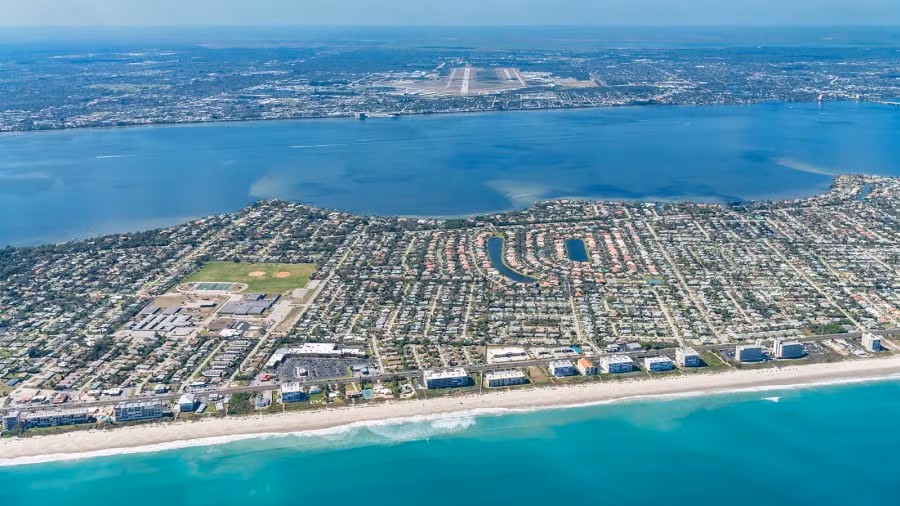 10 sân bay có phong cảnh đường băng đẹp nhất thế giới -0