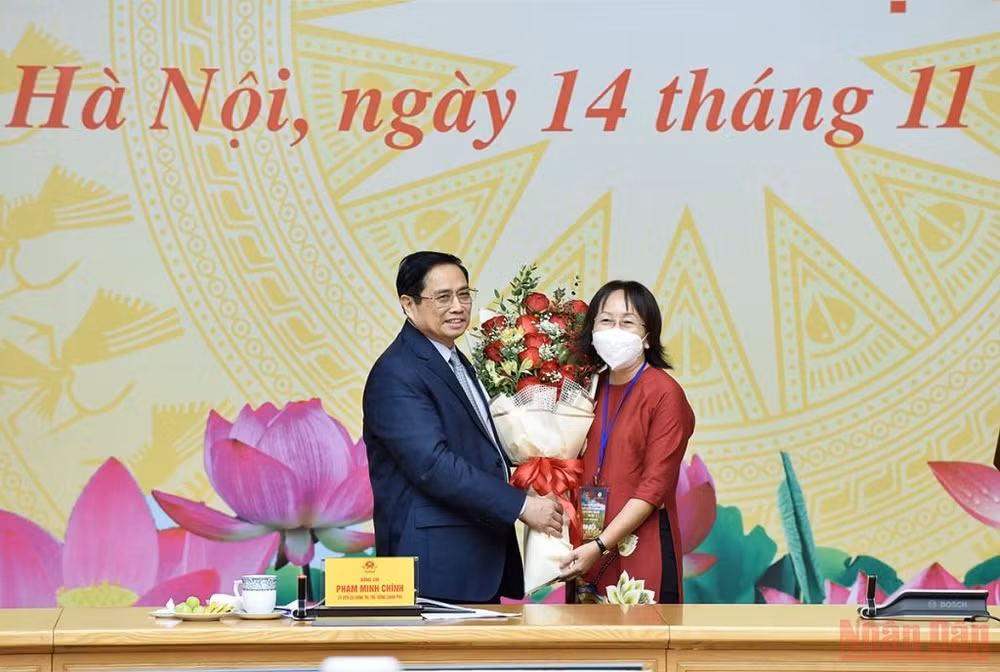 Thủ tướng Phạm Minh Chính gặp mặt đại diện nhà giáo, cán bộ quản lý giáo dục tiêu biểu -0