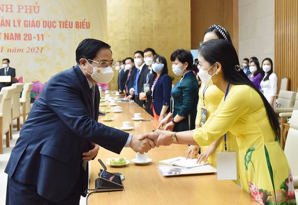 Thủ tướng Phạm Minh Chính gặp mặt đại diện nhà giáo, cán bộ quản lý giáo dục tiêu biểu -0