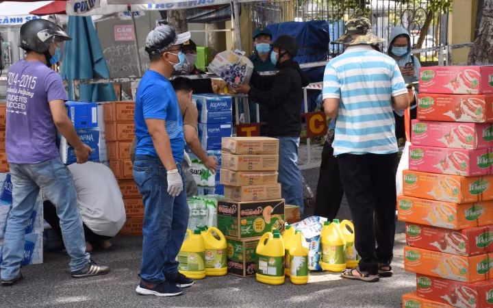 Đà Nẵng xin nhận nguồn hỗ trợ tại UBMTTQ Việt Nam TP Sở Lao động, Thương binh và Xã hội TP, nhằm tránh nguy cơ lây nhiễm dịch bệnh tại các điểm nóng.