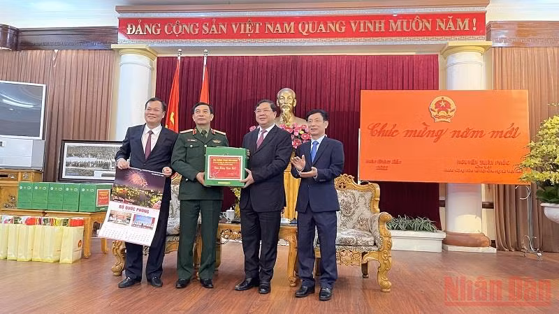 Đại tướng Phan Văn Giang thăm, tặng quà Tết tại Nam Định -0
