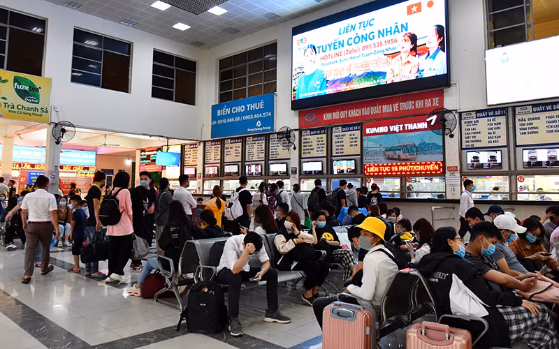 Giao thông ùn tắc tại các khu vực cửa ngõ Thủ đô trước ngày nghỉ lễ -0