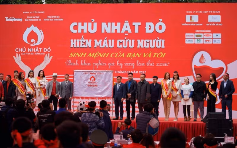 Khai mạc chương trình hiến máu “Chủ nhật đỏ”.