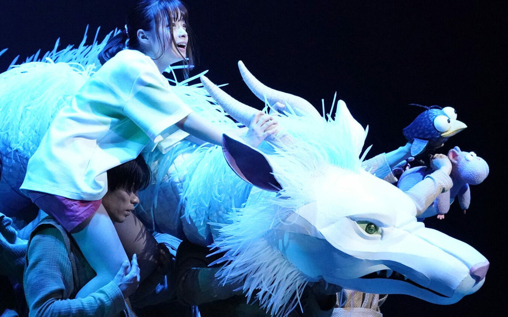 Chihiro và rồng Haku. Đưa câu chuyện cổ tích từ “Vùng đất linh hồn” lên sân khấu -0
