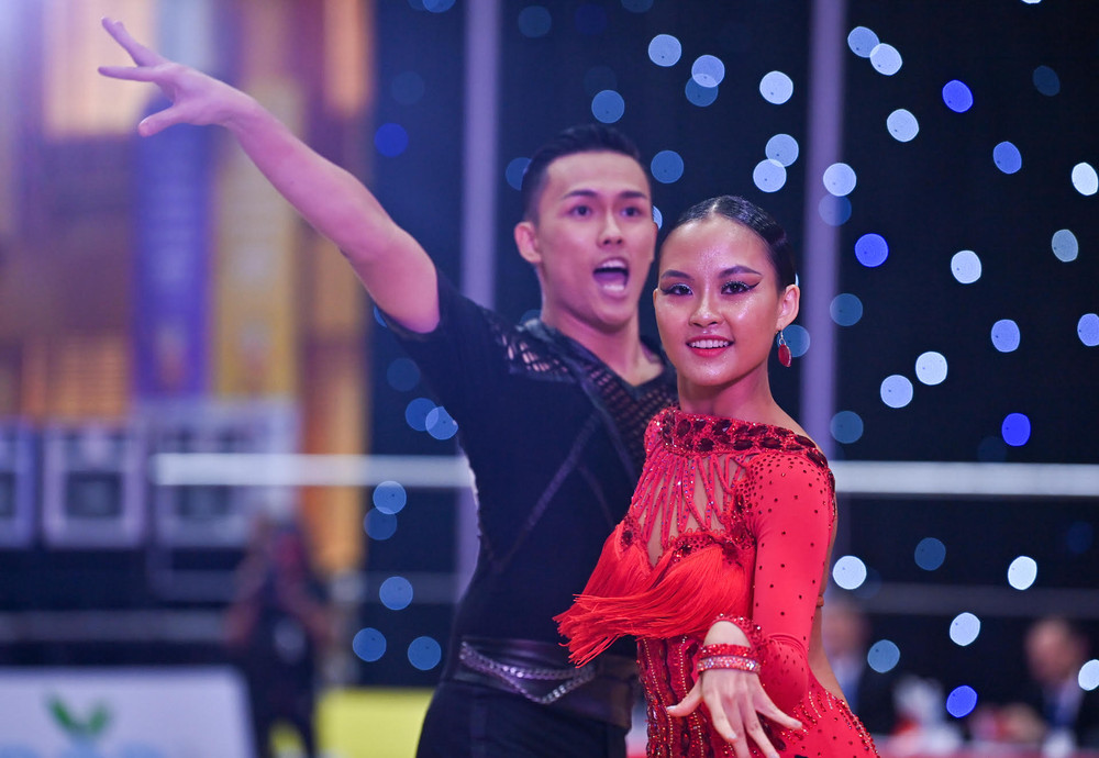 Cặp đôi Say Keat Ooi và Xin Nee Che (Malaysia) với điệu nhảy Cha cha cha sôi động và hấp dẫn. Màn khiêu vũ quyến rũ trên sàn đấu SEA Games 31 -0