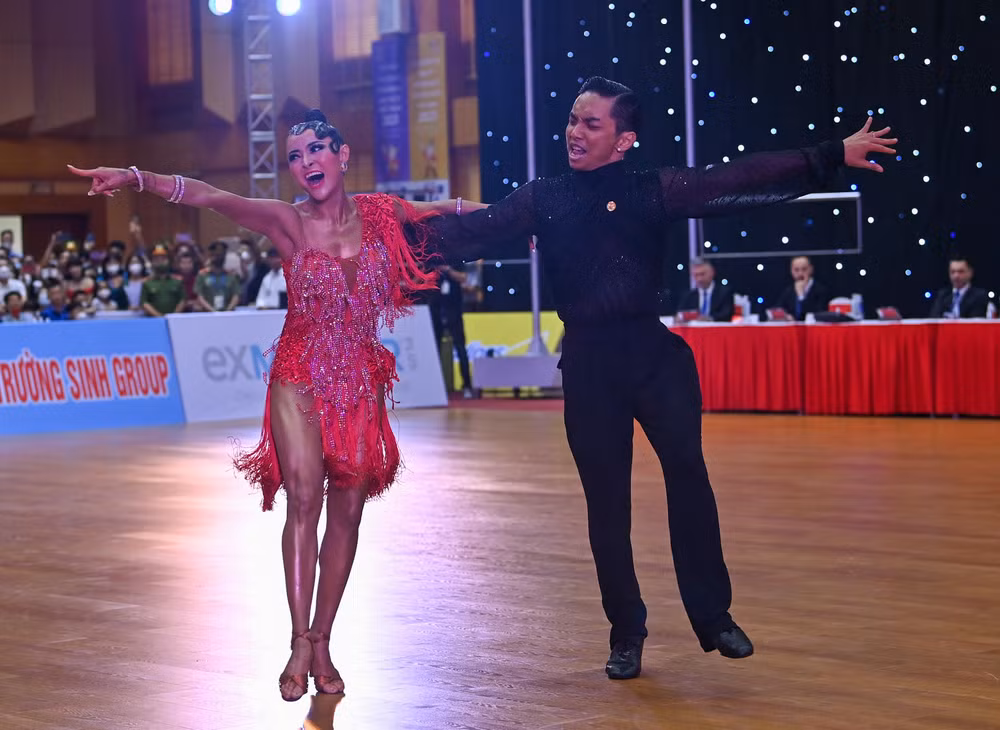 Màn khiêu vũ quyến rũ trên sàn đấu SEA Games 31 -0