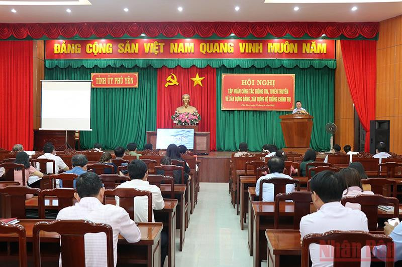 Quang cảnh hội nghị. Phú Yên: Tập huấn công tác thông tin, tuyên truyền về xây dựng Đảng, hệ thống chính trị -0