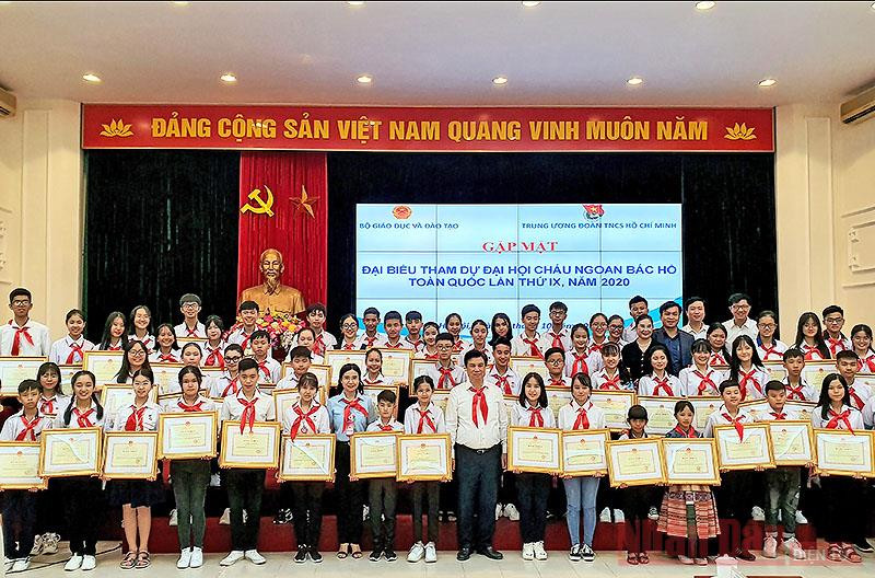 Bộ Giáo dục và Đào tạo trao Bằng khen tặng 63 "Cháu ngoan Bác Hồ"