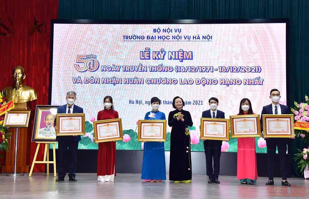 Lễ kỷ niệm 50 năm ngày truyền thống trường Đại học Nôi vụ Hà Nội và đón nhận Huân chương Lao động hạng Nhất -8