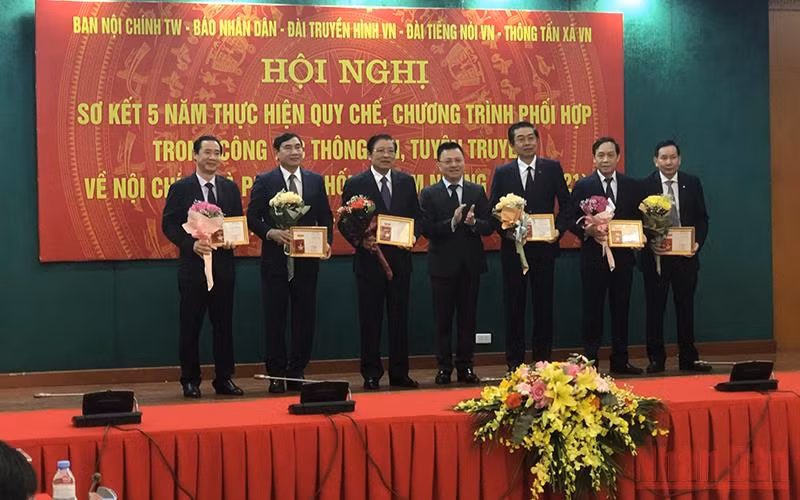Phối hợp thông tin, tuyên truyền về công cuộc phòng, chống tham nhũng, tiêu cực -0