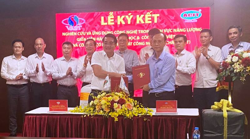 Lễ ký kết hợp tác giữa Viện Hàn lâm Khoa học và Công nghệ Việt Nam và Công ty CP Kỹ thuật Công nghiệp Á Châu.