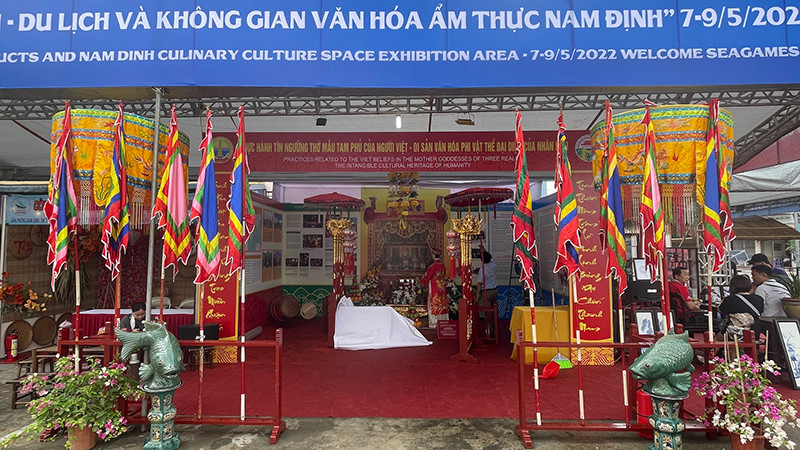 Khu vực giới thiệu “Thực hành tín ngưỡng Thờ Mẫu Tam phủ của người Việt”. Nam Định giới thiệu không gian văn hóa ẩm thực phục vụ SEA Games 31 -0