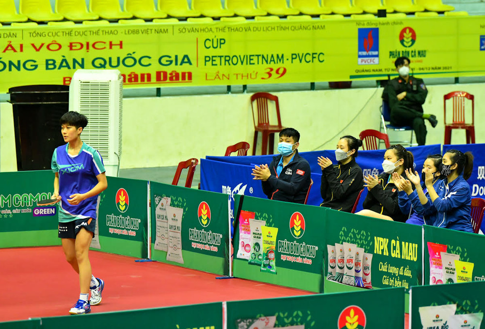 Mặc dù không có khán giả, nhưng sự cổ vũ cuồng nhiệt của các đồng đội ngoài đường pitch đã tiếp sức cho các vận động viên thi đấu sôi nổi hơn. Hải Dương bảo vệ thành công ngôi vô địch đồng đội nam sau trận chung kết kéo dài hơn 4 giờ thi đấu -0