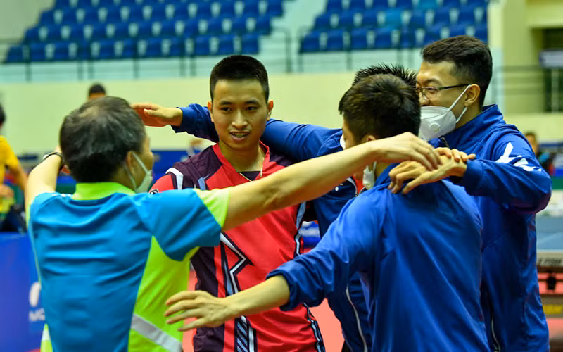 Niềm vui chiến thắng sau hơn 4 giờ thi đấu của các vận động viên, huấn luyện viên Long Hải-Hải Dương 1.