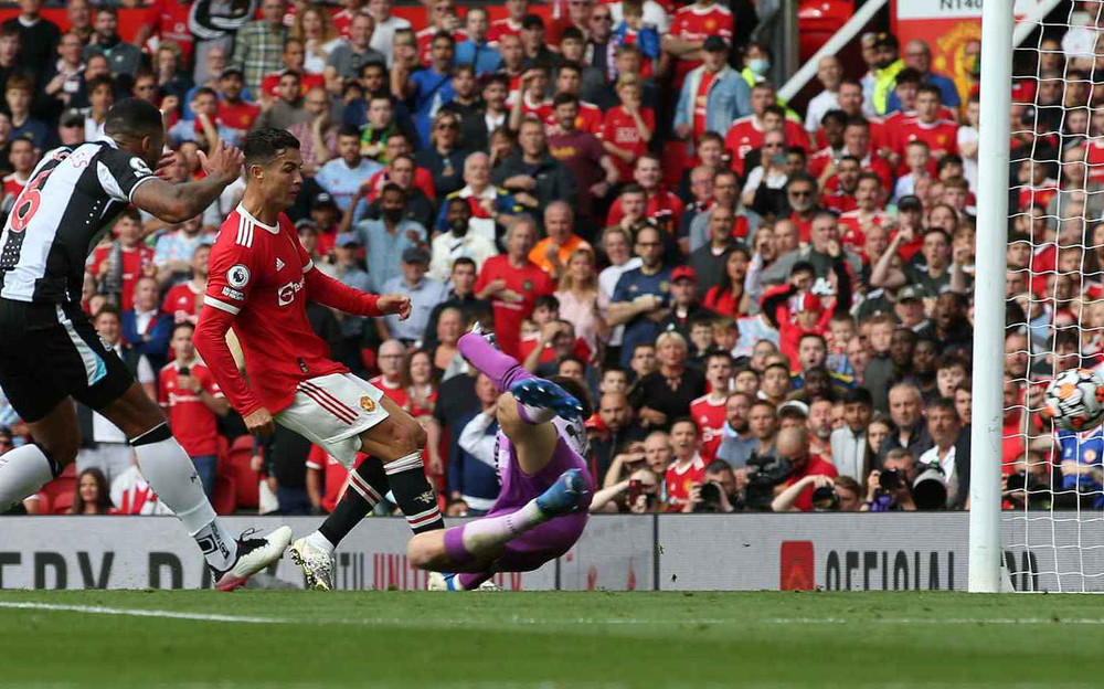 Cú đúp bàn thắng ngay trong ngày ra mắt là câu trả lời của Ronaldo cho những hoài nghi liệu anh còn đủ sức chơi tại 1 giải đấu có tính cạnh tranh cao như Premier League. (Ảnh: Manchester United) Ronaldo nói gì sau màn ra mắt hoàn hảo cùng Man Utd? -0