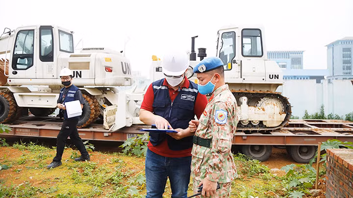 Đồng hành cùng người lính công binh mũ nồi xanh -0