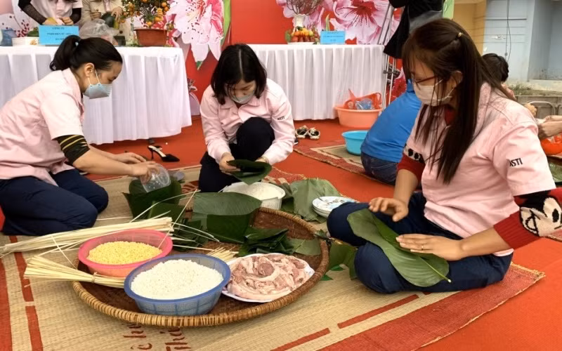 Công nhân lao động Thủ đô vui Tết sum vầy -0