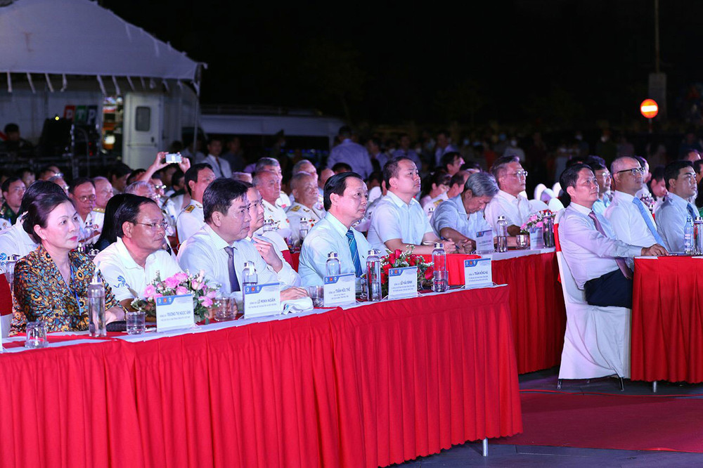 Các đại biểu tham dự Lễ mít-tinh. Phát triển kinh tế gắn với bảo vệ tài nguyên thiên nhiên -0