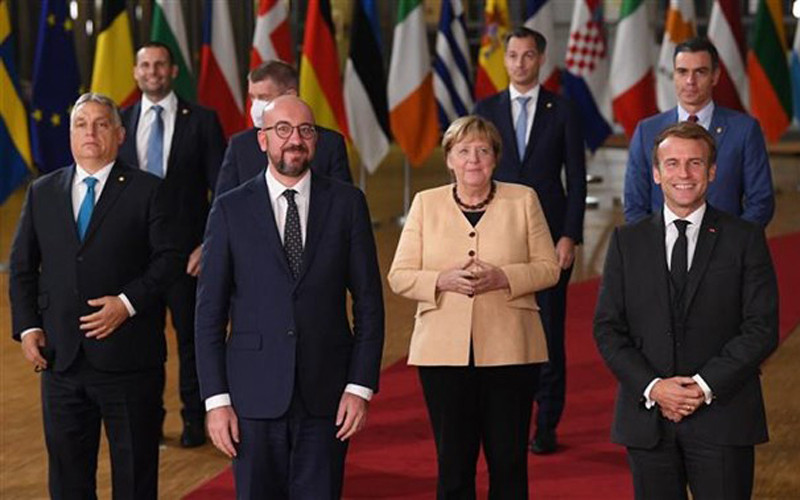 Thủ tướng Đức Angela Merkel (giữa) chụp ảnh chung cùng các nhà lãnh đạo Liên minh châu Âu tại Hội nghị thượng đỉnh của khối ở Brussels (Bỉ), ngày 21/10/2021. (Ảnh: AFP/TTXVN) Thủ tướng Angela Merkel và Chính phủ Đức kết thúc nhiệm kỳ -0