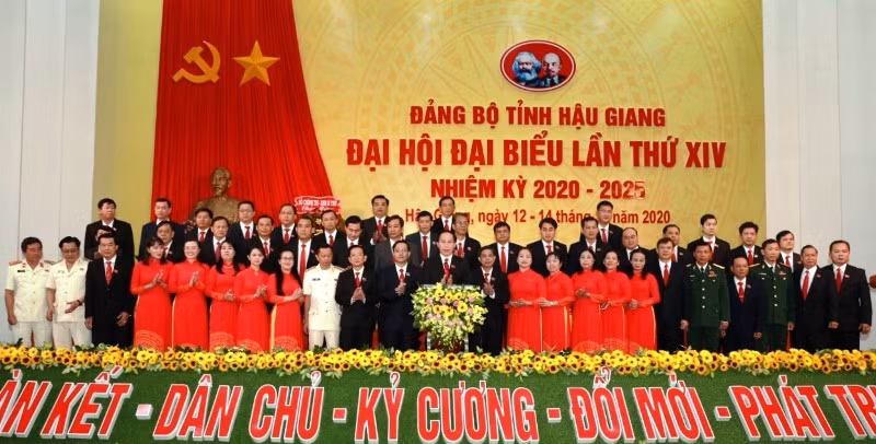 Ra mắt Ban Chấp hành Đảng bộ tỉnh Hậu Giang khóa 14 nhiệm kỳ 2020 - 2025. 