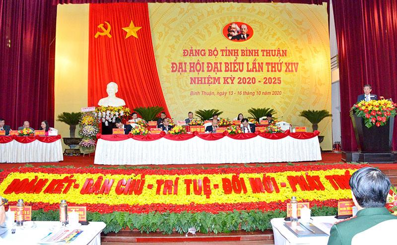 Đoàn Chủ tịch Đại hội đại biểu Đảng bộ tỉnh Bình Thuận lần thứ 14, nhiệm kỳ 2020 - 2025 . Khai mạc Đại hội Đại biểu Đảng bộ tỉnh Bình Thuận lần thứ 14 -0