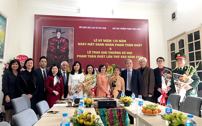 Các tiến sĩ được nhận giải thưởng Phạm Thận Duật năm nay. Tưởng niệm danh nhân Phạm Thận Duật và trao Giải thưởng sử học Phạm Thận Duật lần thứ 22 -0