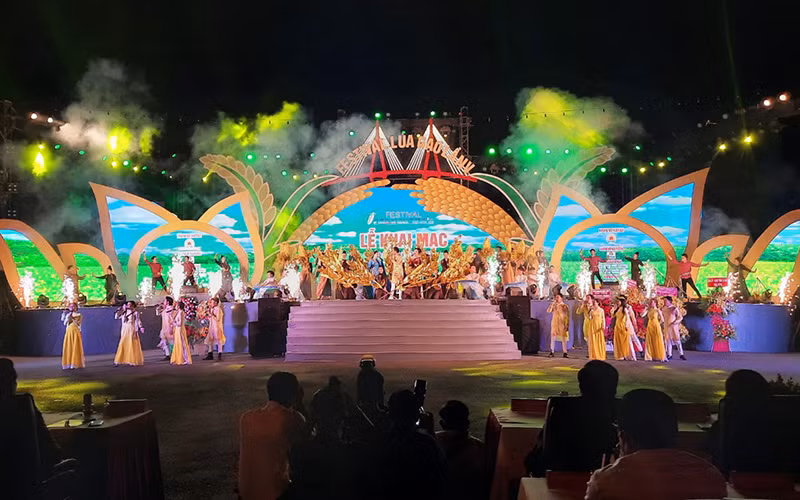 Lễ khai mạc Festival lúa gạo Việt Nam lần thứ 5 diễn ra tối 7/1 tại Vĩnh Long.