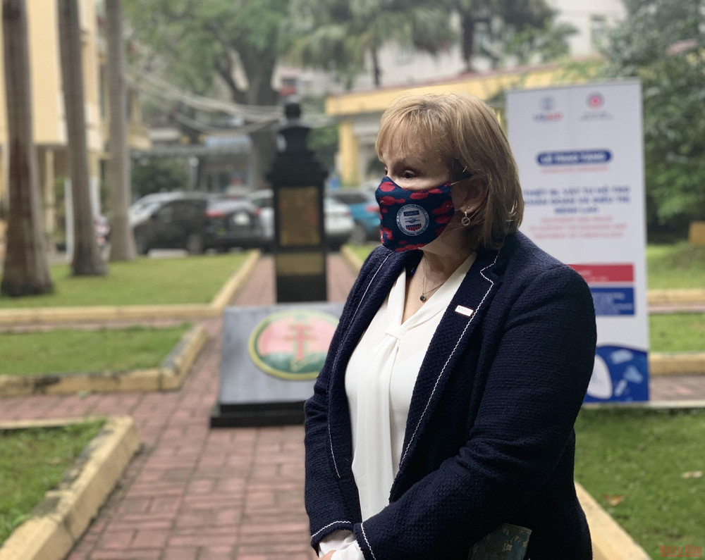 Giám đốc USAID Việt Nam Ann Marie Yastishock. (Ảnh: T.H) Hoa Kỳ trao tặng thiết bị và thuốc điều trị lao cho Việt Nam -0