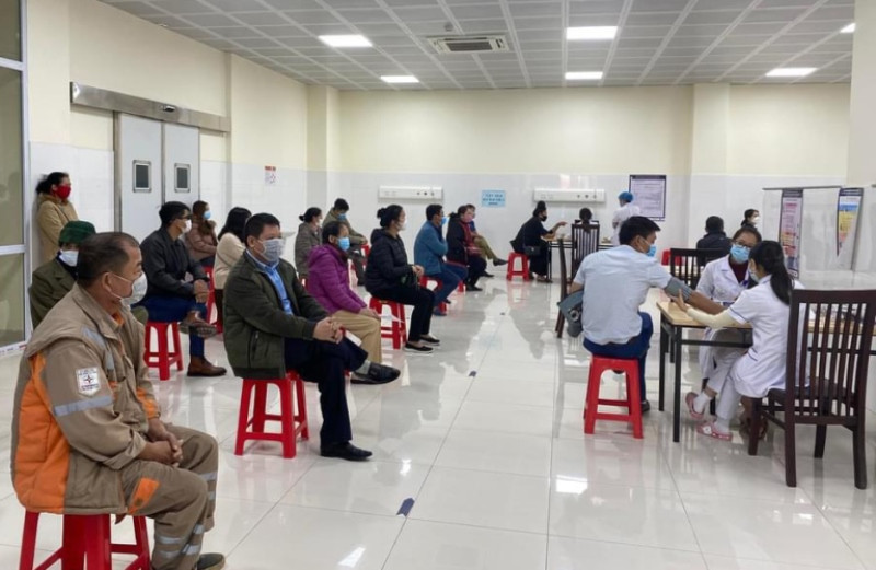 Bệnh viện đa khoa tỉnh Sơn La tổ chức tiêm vacine cho người dân trên địa bàn. Bệnh viện Đa khoa tỉnh Sơn La đón nhận Cờ thi đua Chính phủ -0