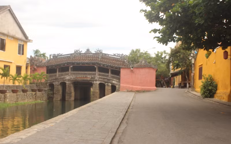 Chùa cầu Hội An năm nay trở nên buồn, vắng vì dịch Covid-19.