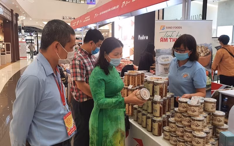 Các sản phẩm nông nghiệp của Việt Nam trưng bày, giới thiệu tại TTTM Aeon Hà Đông.