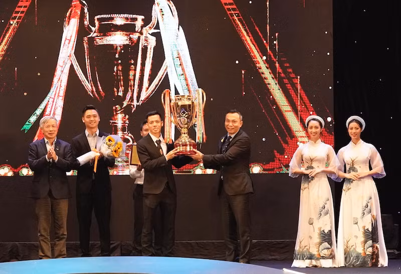 Gala trao thưởng bóng đá chuyên nghiệp Việt Nam 2020 Văn Quyết hay nhất V.League 1-2020 -0