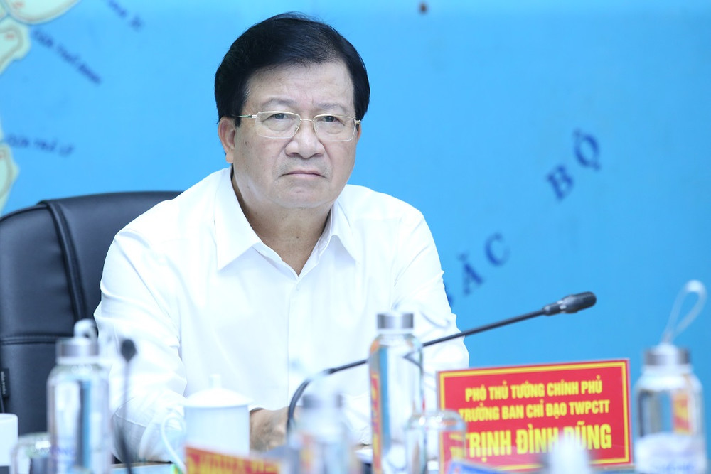 Phó Thủ tướng Chính phủ, Trưởng Ban chỉ đạo Trung ương về Phòng chống thiên tai Trịnh Đình Dũng. Họp khẩn ứng phó áp thấp nhiệt đới mạnh lên thành bão -0