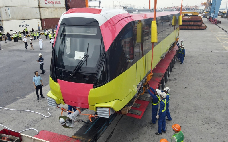 Dự kiến, tháng 1-2021, đoàn tàu thứ 2 sẽ về Việt Nam, đến tháng 6-2021, tất cả 10 đoàn tàu tuyến metro Nhổn - Ga Hà Nội sẽ có mặt đầy đủ. 10_4921-1603006302042.jpg