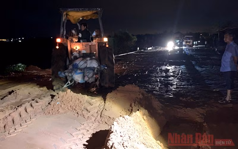 Mưa lớn gây sạt lở một số tuyến đường ở Mũi Né và Hòa Thắng -1