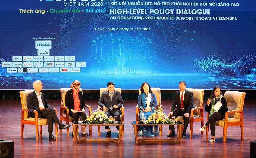 Phiên thảo luận “Thúc đẩy hợp tác các nguồn lực hỗ trợ khởi nghiệp đổi mới sáng tạo trong nước và quốc tế” tại Diễn đàn.