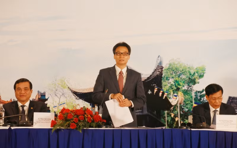 Phó Thủ tướng Vũ Đức Đam phát biểu chỉ đạo tại Hội nghị.