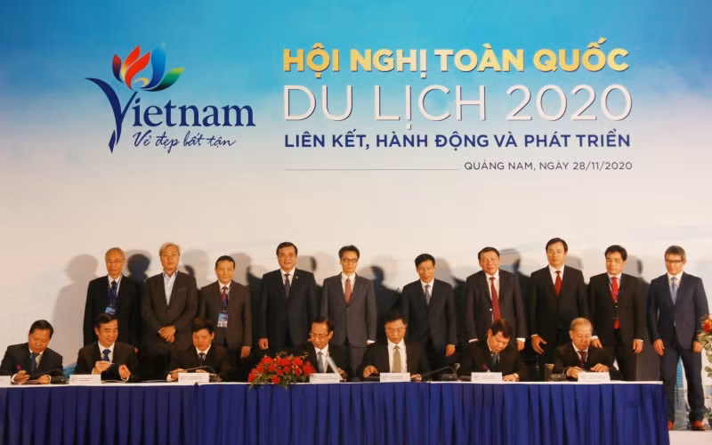 Chung tay cùng hành động trong phát triển du lịch -0