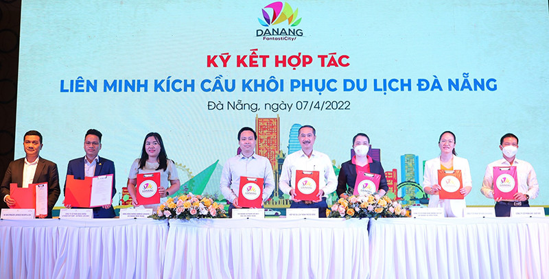 Các đơn vị ký kết hợp tác kích cầu du lịch Đà Nẵng "Tận hưởng Đà Nẵng - Enjoy Danang". Tận hưởng Đà Nẵng - Enjoy Danang với loạt gói hỗ trợ, ưu đãi tuyệt đối -0